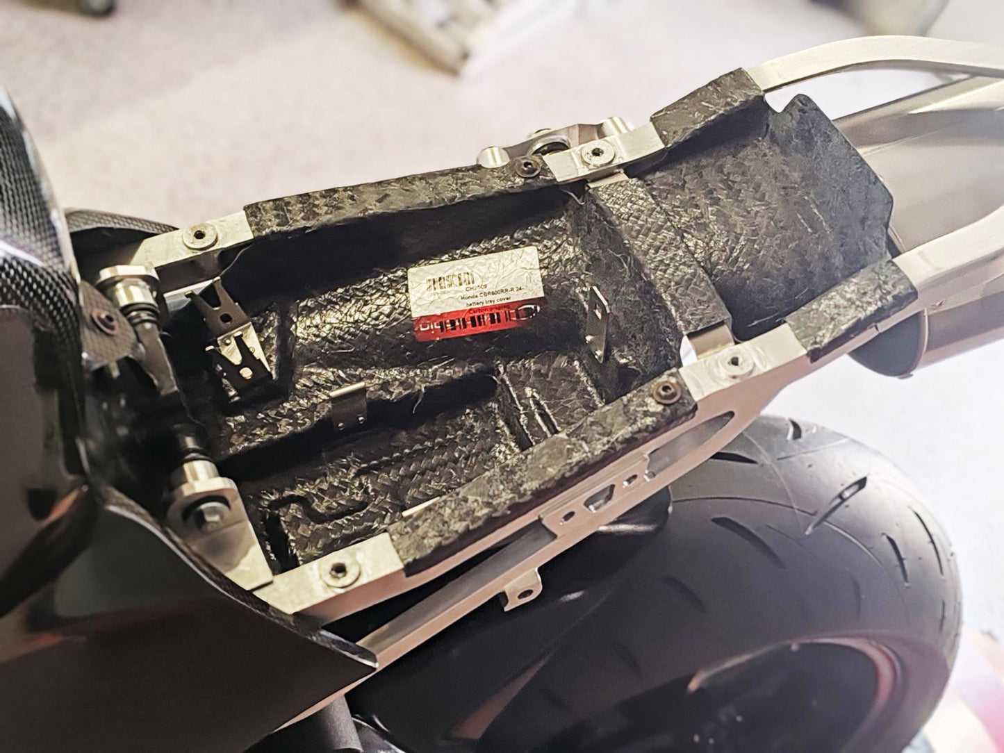 Porta Batteria CARBONIO HONDA CBR600RR - 2024-